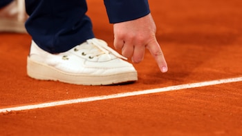 Roland Garros y la última resistencia del tenis: por qué sigue usando jueces de línea y la gran polémica de esta edición