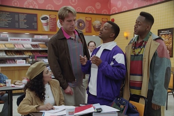 El elenco del anuncio incluye