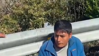 La Policía encontró 22 kilos con 880 gramos de clorhidrato de cocaína ocultos en diferentes compartimientos de una camioneta - Créditos: Captura de pantalla de Latina.