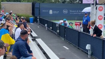 Fan asked to leave Cincinnati Open after displaying large Ukrainian flag