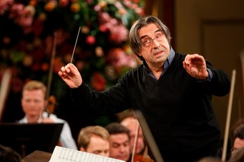 Imagen de archivo del maestro italiano Riccardo Muti. en el ensayo de la Filarmónica de Viena para el tradicional Concierto de Año Nuevo 2018 en Viena. EFE/ Florian Wieser/Archivo