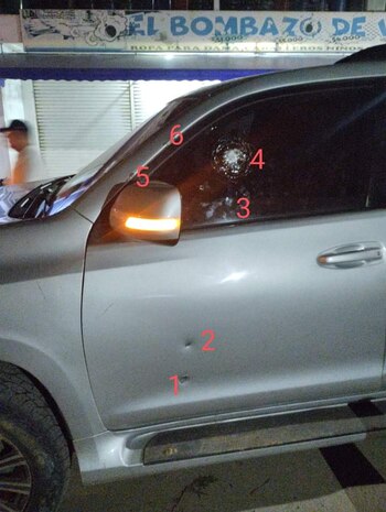 Desde la campaña de Ipe Velasco mostraron cómo quedó la camioneta del candidato a la Alcaldía de Villanueva - crédito Eduardo Cano / Facebook