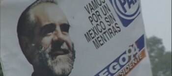 Al evento en la UNAM se pudo observar pancartas y banderas del PAN (Captura/Twitter)