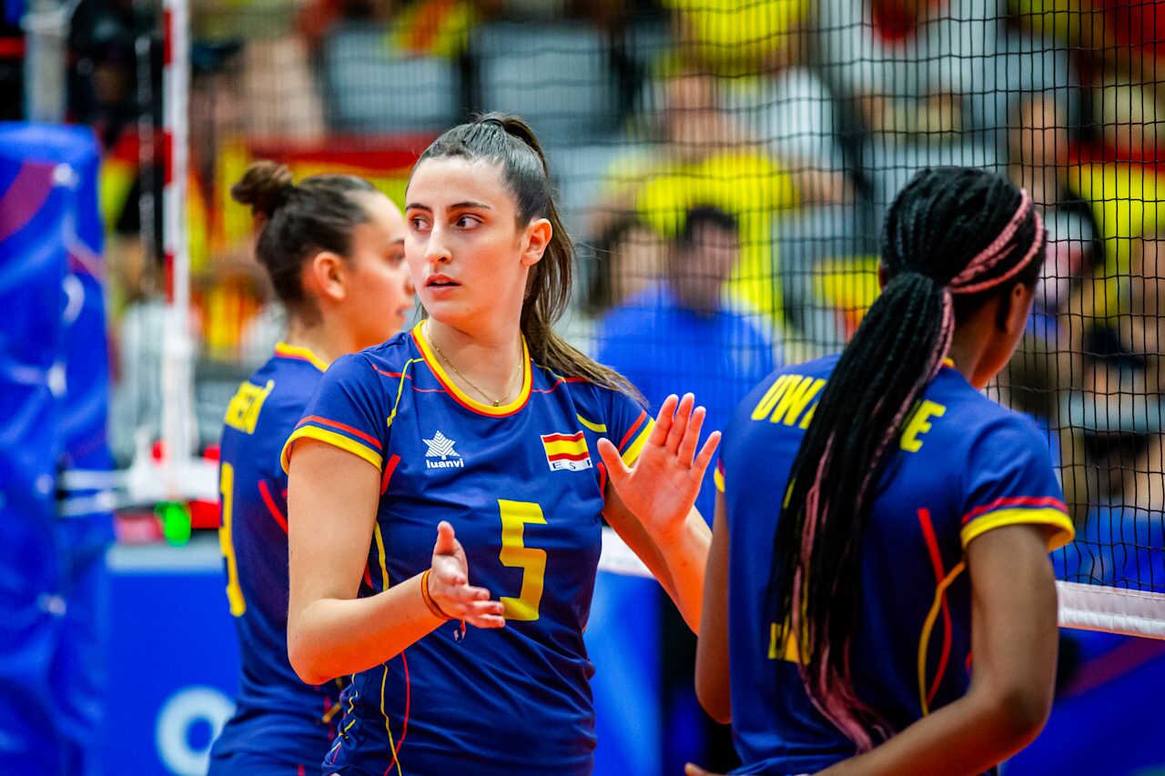 La selección española perdió sus dos primeros duelos en el Mundial Sub 19 de Vóley 2025. Crédito: Volleyball World
