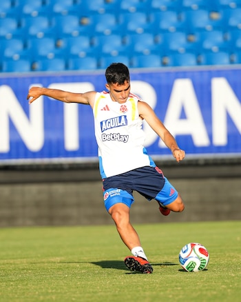 El volante no sumó minutos ante México y Paraguay y entró en el segundo tiempo del partido ante Perú en Miami - crédito FCF