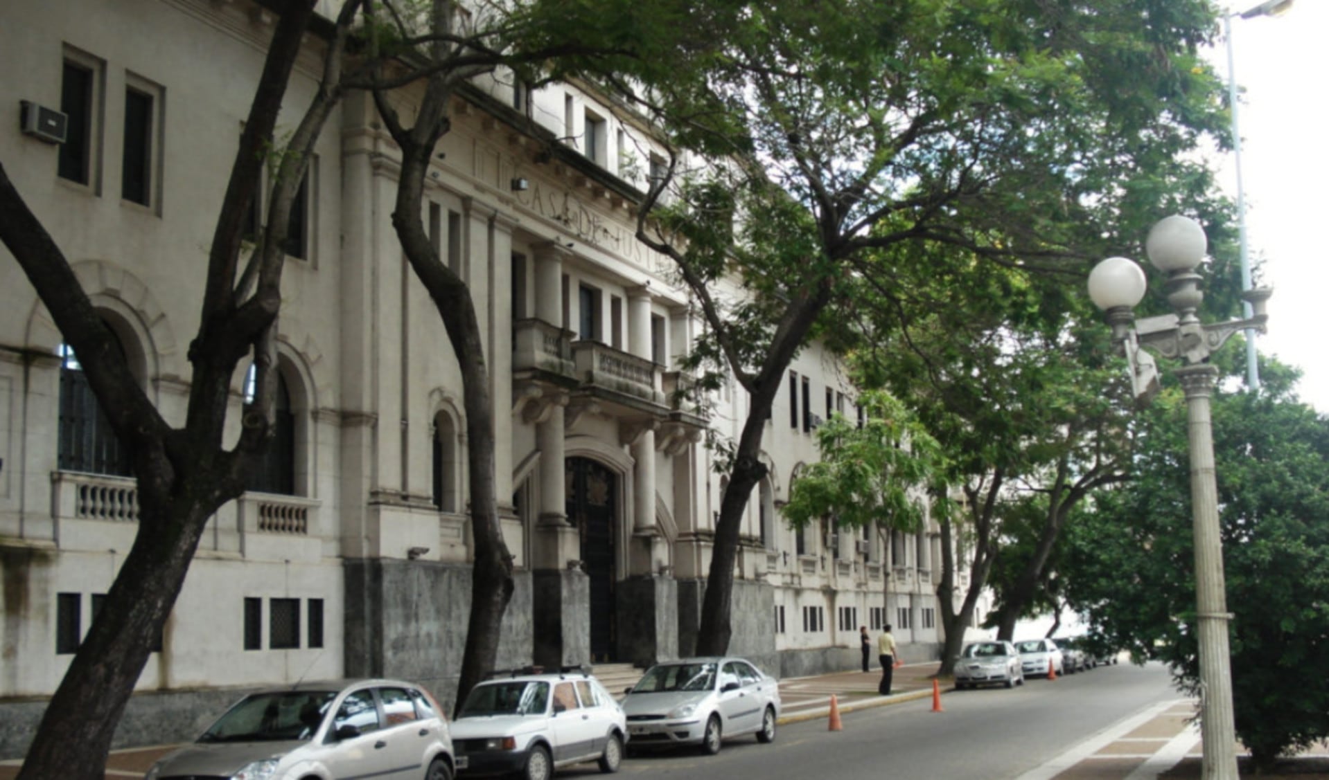 En los Tribunales de Santa Fe condenaron a dos piratas del asfalto por poner piedras en la autopista Rosario-Santa Fe para robar a los automovilistas