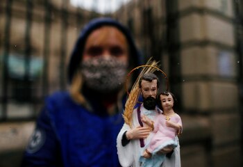 Una imagen de la reciente fecha de homenaje a San Cayetano, patrono del Pan y del Trabajo REUTERS/Agustin Marcarian