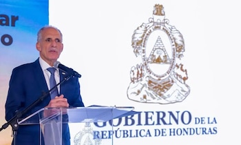 El presidente Nasry Asfura anunció un nuevo programa de conectividad entre municipios durante un acto en Casa Presidencial. (FOTO: Presidencia de Honduras)