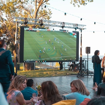 En la boda de Ángela
