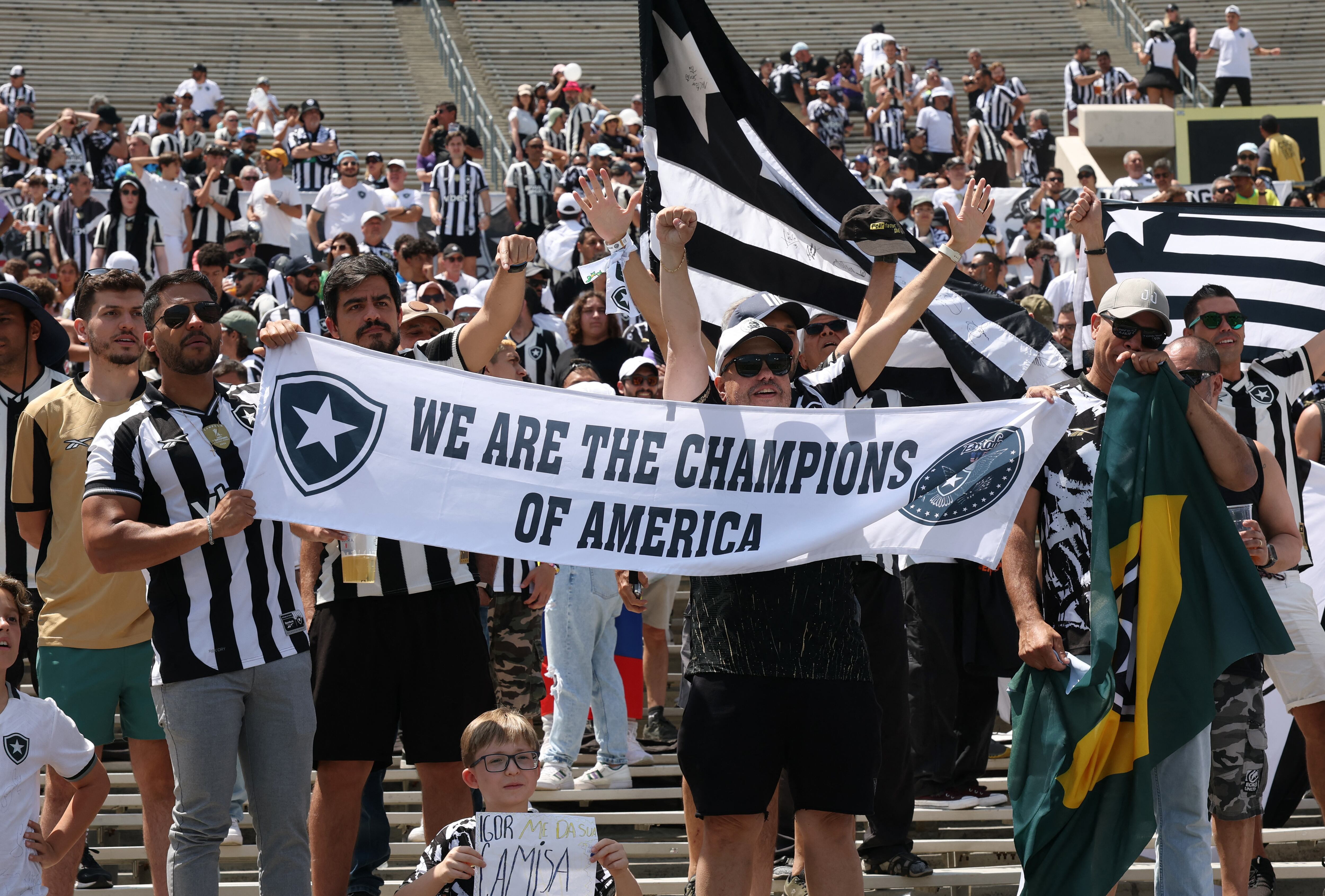 Los hinchas del Botafogo, en Rose Bowl Stadium (IMAGN IMAGES via Reuters/Kiyoshi Mio)