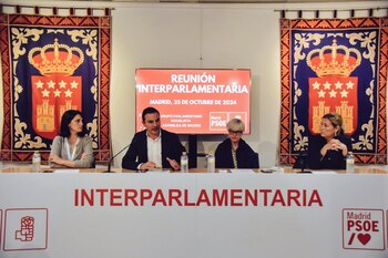 Juan Lobato. A la izquierda