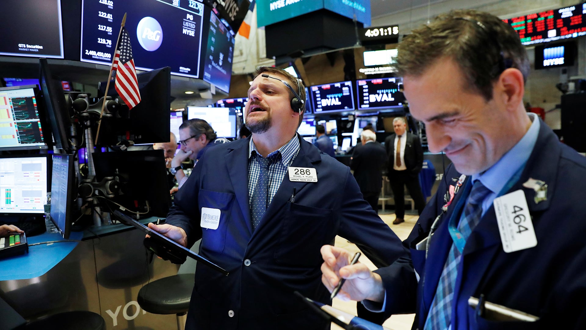 Se vivió un día de euforia en los mercados locales, con crecimiento de acciones y bonos. (REUTERS/Andrew Kelly)