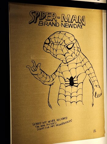 La ilustración de Spider-Man se inspiró en el meme de “Spooder-Man” y sumó una nota manuscrita que explicaba la ausencia del material oficial - (Drake Landon// Reddit: r/marvelstudios)