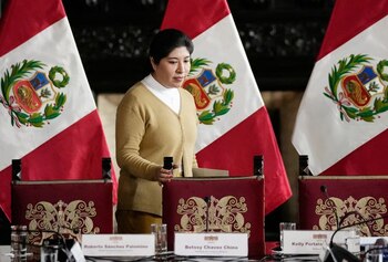 Foto de archivo. La primera ministra de Perú, Betssy Chávez, asiste a una conferencia de prensa en Lima, Perú, el 1 de diciembre de 2022. REUTERS/Angela Ponce
