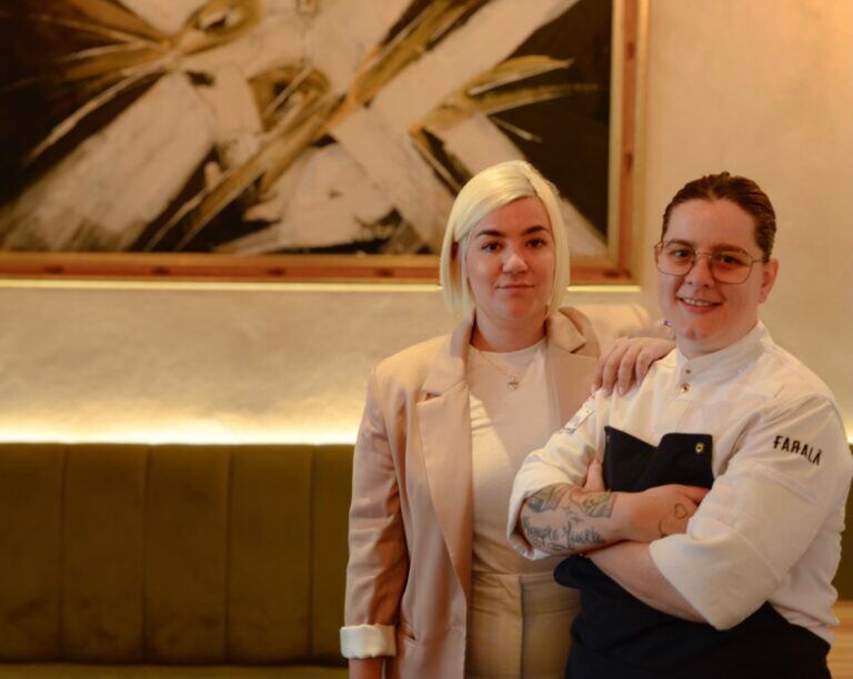 Lidia Outeda, jefa de sala, y Cristina Jimenez Rueda, chef y jefa de cocina de Faralá (Faralá)