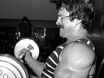 Mike Mentzer, leyenda del culturismo, expuso la problemática del consumo excesivo de esteroides y drogas (Instagram: @mentzerhit)