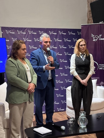 Los diputados Sebastián Pareja y Lilia Lemoine en una actividad de la PBA