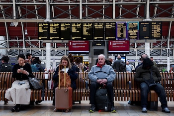 Pasajeros varados en el aeropuerto