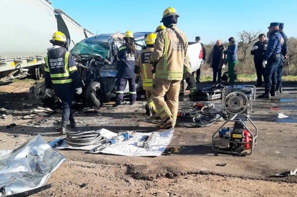 El accidente ocurrió en el cruce ferroviario de Médanos, sobre la ruta nacional 12 (Elonce/ Bomberos Voluntarios de Ceibas)