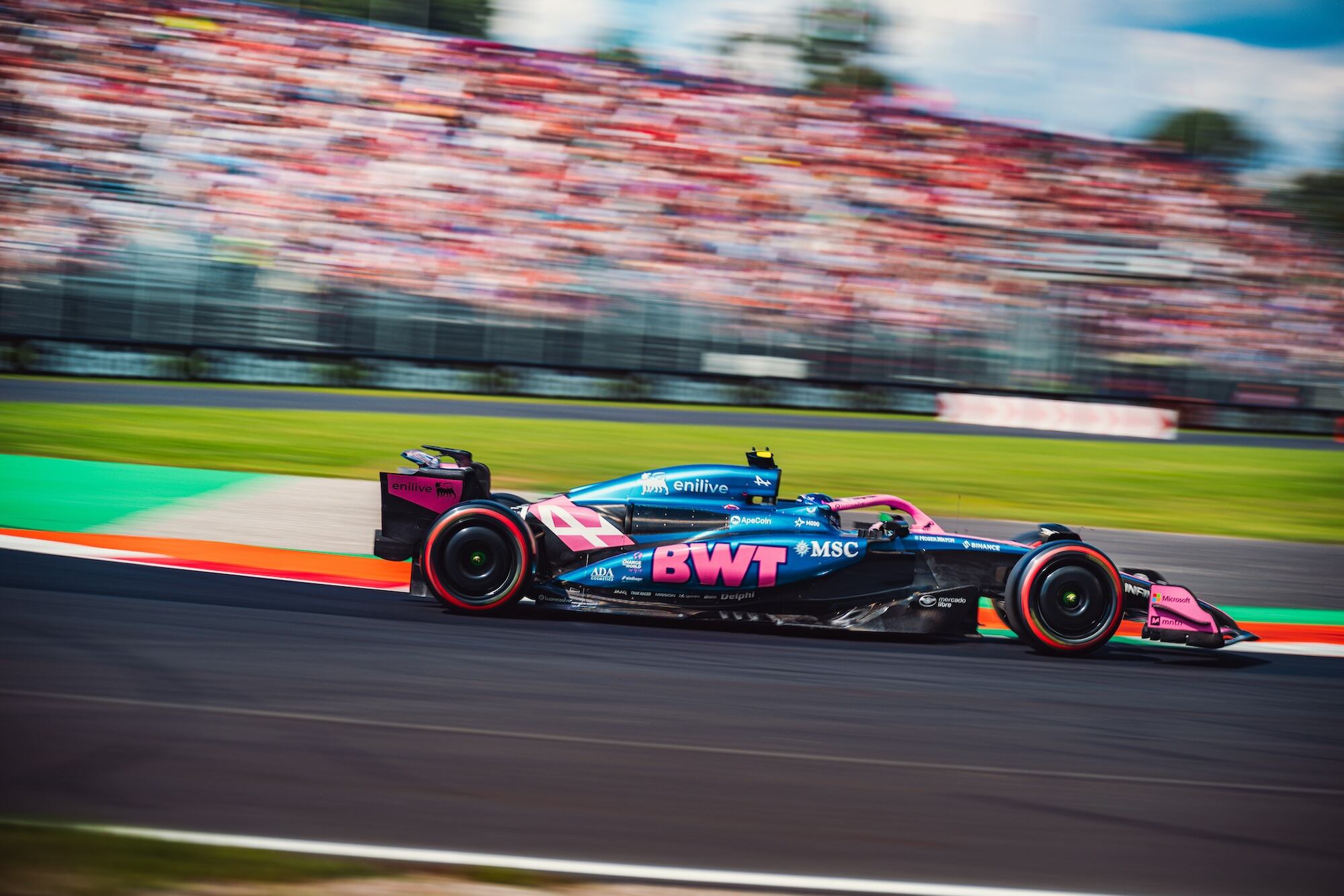 El argentino en acción a bordo del Alpine A525 en Monza, donde debutó hace un año con Williams en la Fórmula 1 (Crédito: @AlpineF1Team)