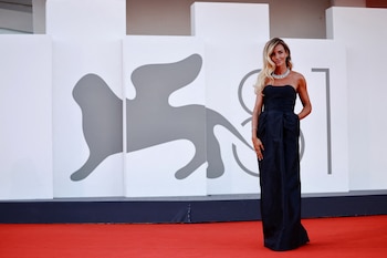 Venezi en la alfombra roja durante la ceremonia de clausura del 81º Festival de Cine de Venecia, en 2024 (REUTERS/Yara Nardi)