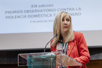 09/06/2025 La presidenta del Tribunal Supremo y del Consejo General del Poder Judicial, Isabel Perelló, durante el acto de entrega de los XIX Premios anuales del Observatorio contra la Violencia Doméstica y de Género, en el Consejo General del Poder Judicial (CGPJ), a 9 de junio de 2025, en Madrid (España). En esta edición, los galardonados han sido Emma Larreta, superviviente de violencia de género, la Fundación Mujeres, por los proyectos desarrollados para lograr una igualdad de oportunidades entre mujeres y hombres, y la experta en Derecho Matrimonial y Práctica Procesal, Ana María Pérez del Campo, que recibe la mención especial 'Soledad Cazorla' por ser pionera en la lucha por los derechos de las mujeres durante la dictadura y la transición.
POLITICA
Carlos Luján - Europa Press
