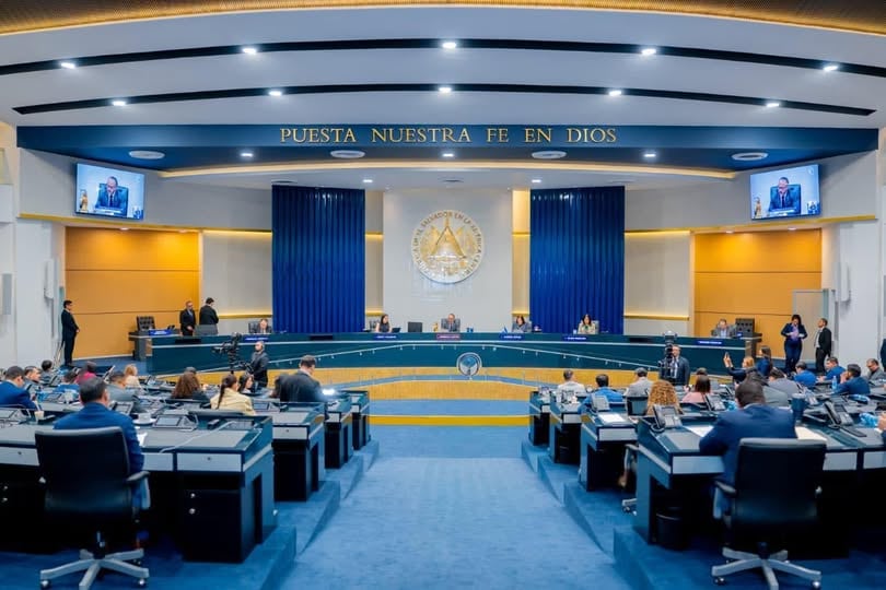 La Asamblea Legislativa de El Salvador aprobó la reforma para legalizar la propiedad a favor de 174 familias del Distrito Italia, en Tonacatepeque./ (Cortesía: Asamblea Legislativa)