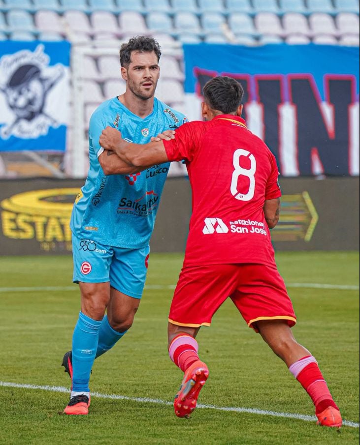 Deportivo Garcilaso llega al Callao como líder del Clausura, pero su ventaja sobre Universitario es mínima. Un tropiezo ante Sport Boys podría costarle la punta si los cremas vencen en el clásico. (Deportivo Garcilaso)