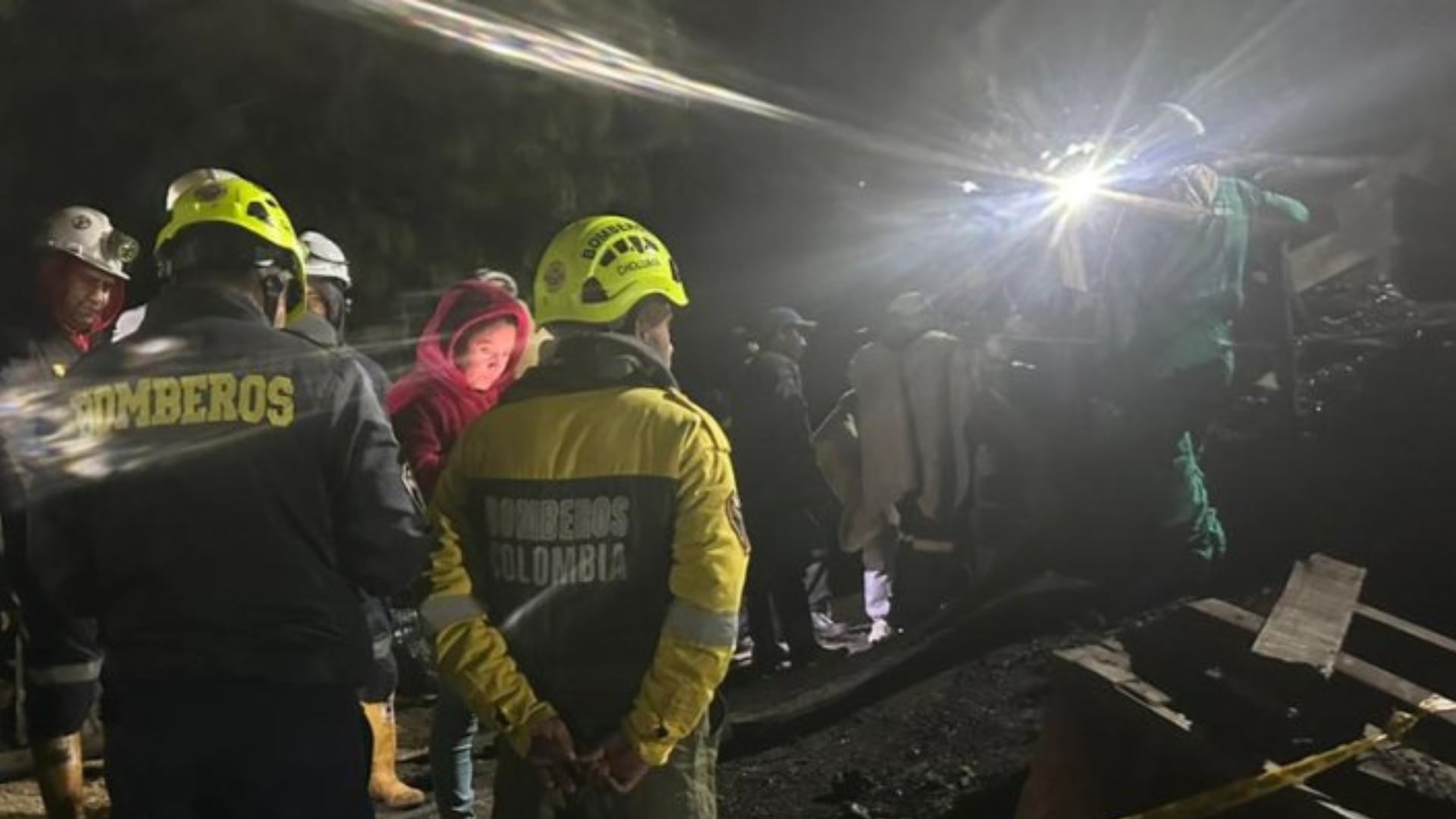 IMAGEN DE REFERENCIA | La Agencia Nacional de Minería desplazó personal especializado junto con socorredores de una empresa para iniciar las labores de búsqueda y rescate - crédito Bomberos de Cundinamarca