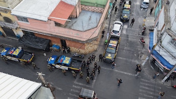 Capturaron a dos hombres con órdenes judiciales en el barrio El Gallito, en Guatemala
