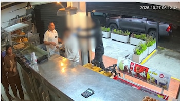 En video quedó registrado el secuestro de una joven de 19 años cuando abría una panadería en Guacarí, Valle del Cauca: ofrecen millonaria recompensa