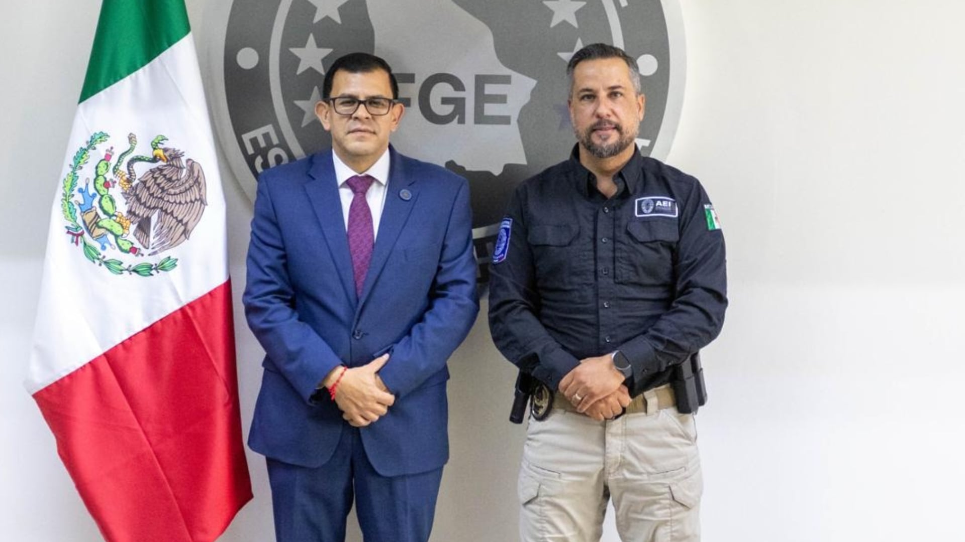 A la izquierda el encargado de despacho de la FGE Chihuahua y a la derecha el nuevo encargado de despacho de la AIC, Hermann Adrián Pérez Rico. Crédito: FGE Chihuahua