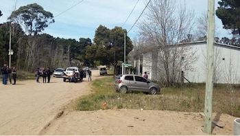 El operativo en octubre de 2015 en la localidad de Ostende, partido de Pinamar, donde se investigó el crimen del bebé de un año y medio, asesinado por su madre