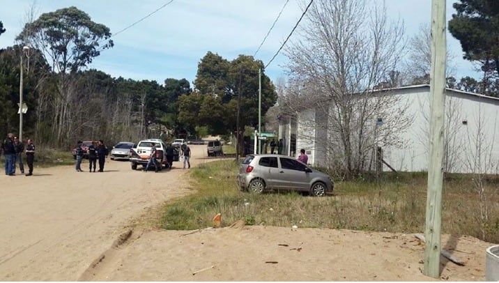 El operativo en octubre de 2015 en la localidad de Ostende, partido de Pinamar, donde se investigó el crimen del bebé de un año y medio, asesinado por su madre