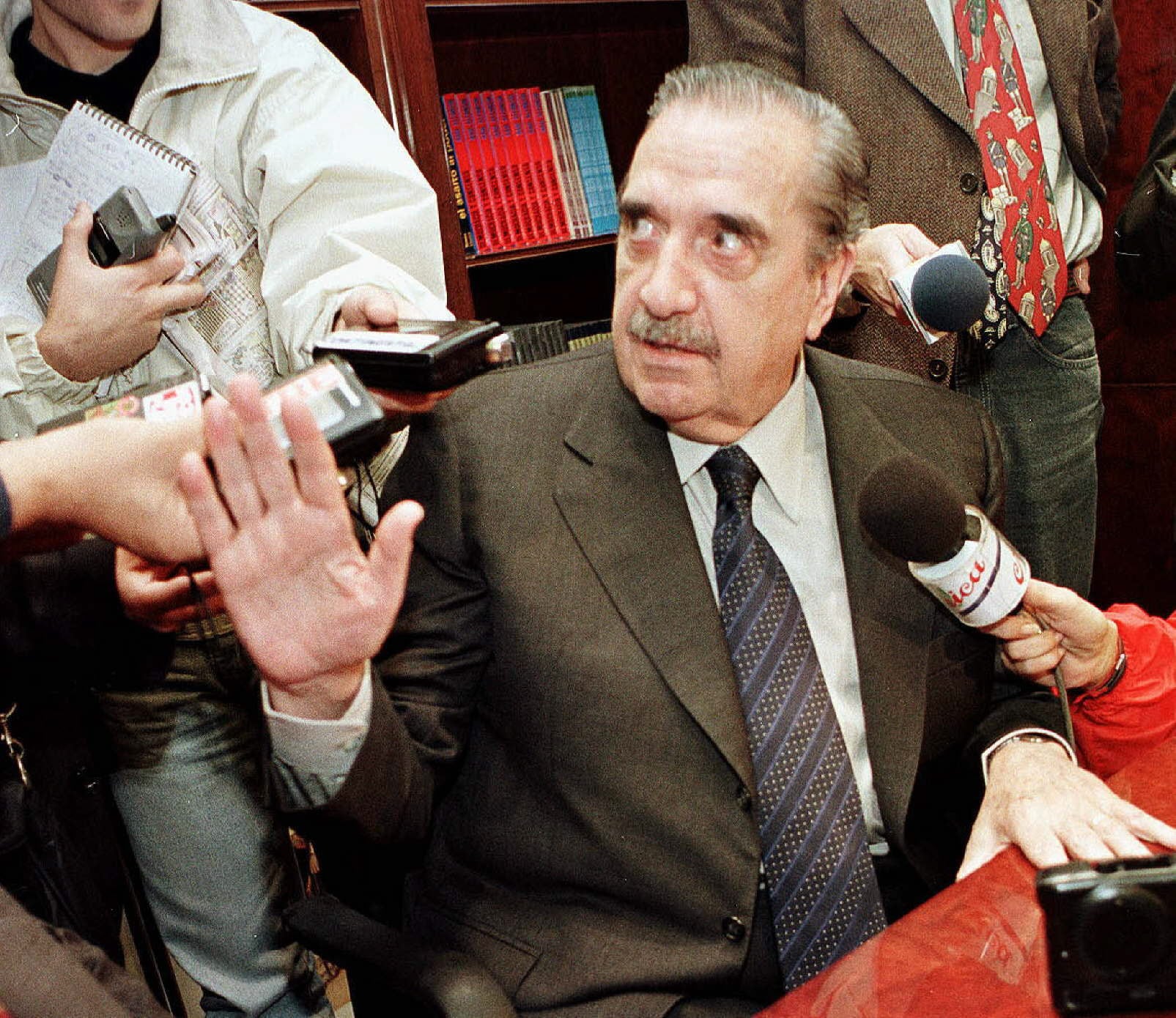 El expresidente argentino Raúl Alfonsín fue quien enfrentó mayor cantidad de paros generales de la CGT (EFE/INFOSIC/SILVIA RÍOS/MK)