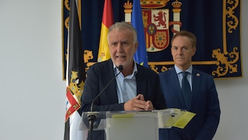 Torres cifra en 200 los menores trasladados a los recursos de protección de Ceuta tras el operativo de este domingo