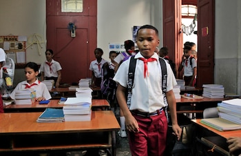 Una de las características que distingue los Estudios Flexibles del CIDEAD de la matrícula ordinaria es que no obligan al alumno a abandonar la escuela donde ya estudia. De hecho, estar escolarizado en un centro extranjero es uno de los requisitos de acceso, no un obstáculo.. EFE/ Ernesto Mastrascusa
