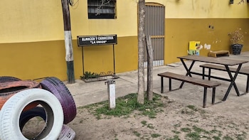 Los almacenes y carnicerías son