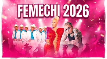 Texto FEMECHI 2026, cinco hombres con trajes blancos y sombreros, mujer con vestido rojo, hombre tatuado con camiseta negra, fondo rosa, confeti, siluetas.