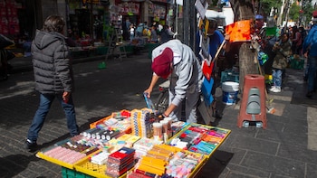 Mesones: la calle del Centro Histórico de la Ciudad de México donde puedes surtir tus útiles desde 10 pesos