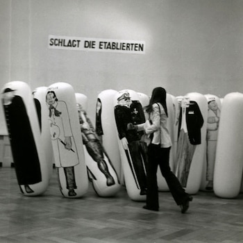 "Frappez les gradés": ataquen a los superiores, 1971.