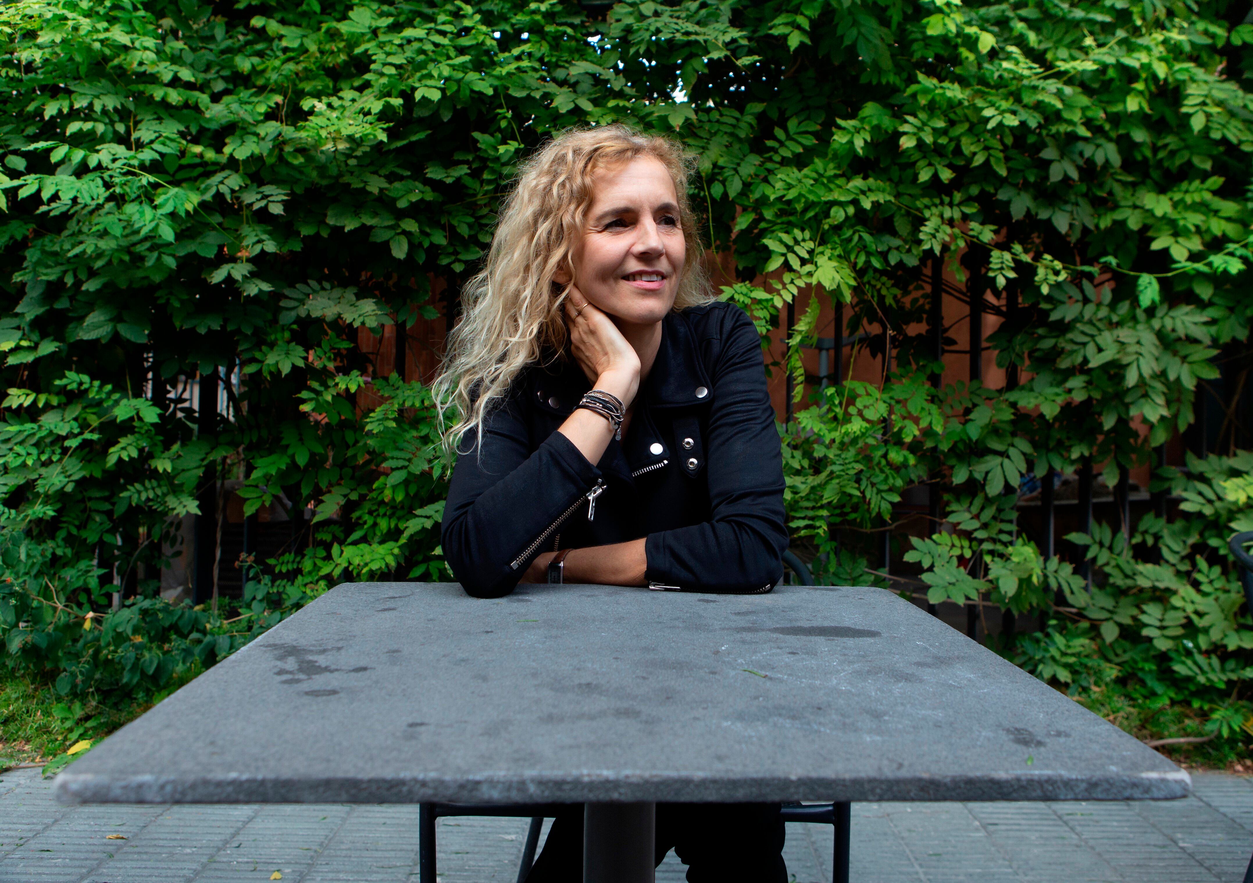 La escritora francesa Delphine Vigan (EFE/Enric Fontcuberta/Archivo)