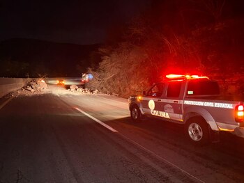 Derrumbes en autopista a Manzanillo.