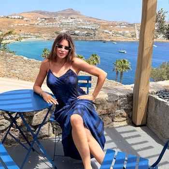 La actriz contó entre risas que le costó montarse al carrusel y sus acompañantes incluso evaluaron dar una vuelta en la atracción - crédito @sofiavergara/Instagram
