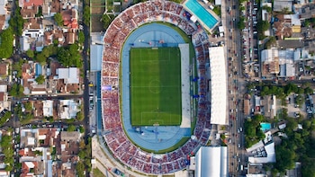 Problemas eléctricos se registraron en el estadio y sectores de San Salvador, pero el sistema de iluminación LED respondió adecuadamente según Yamil Bukele. /( Cortesía: La Primera)