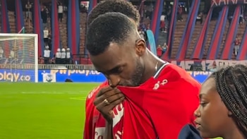 Jackson Martínez, al borde de las lágrimas, saludó a los hinchas de Independiente Medellín y abrazó a Juan Guillermo Cuadrado