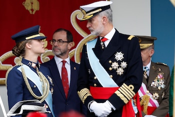 O Rei Felipe e a Princesa Leonor antes do desfile do Dia Nacional do Exército este domingo em Madrid. (EFE/Chema Moya)
