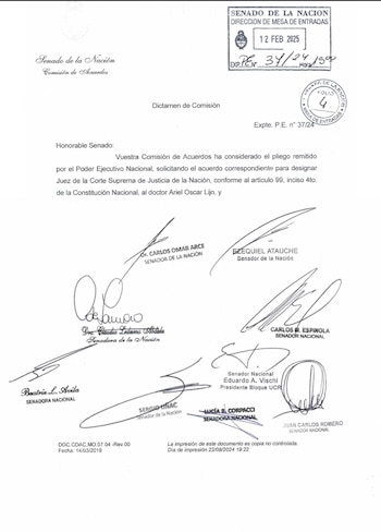 Las firmas del dictamen del