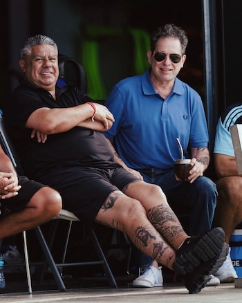 Andrés Calamaro en el entrenamiento de la selección argentina