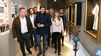 Acompañado por la ministra de